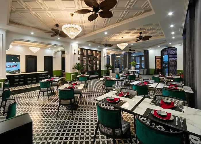 Elegant Boutique Hotel Ha Long