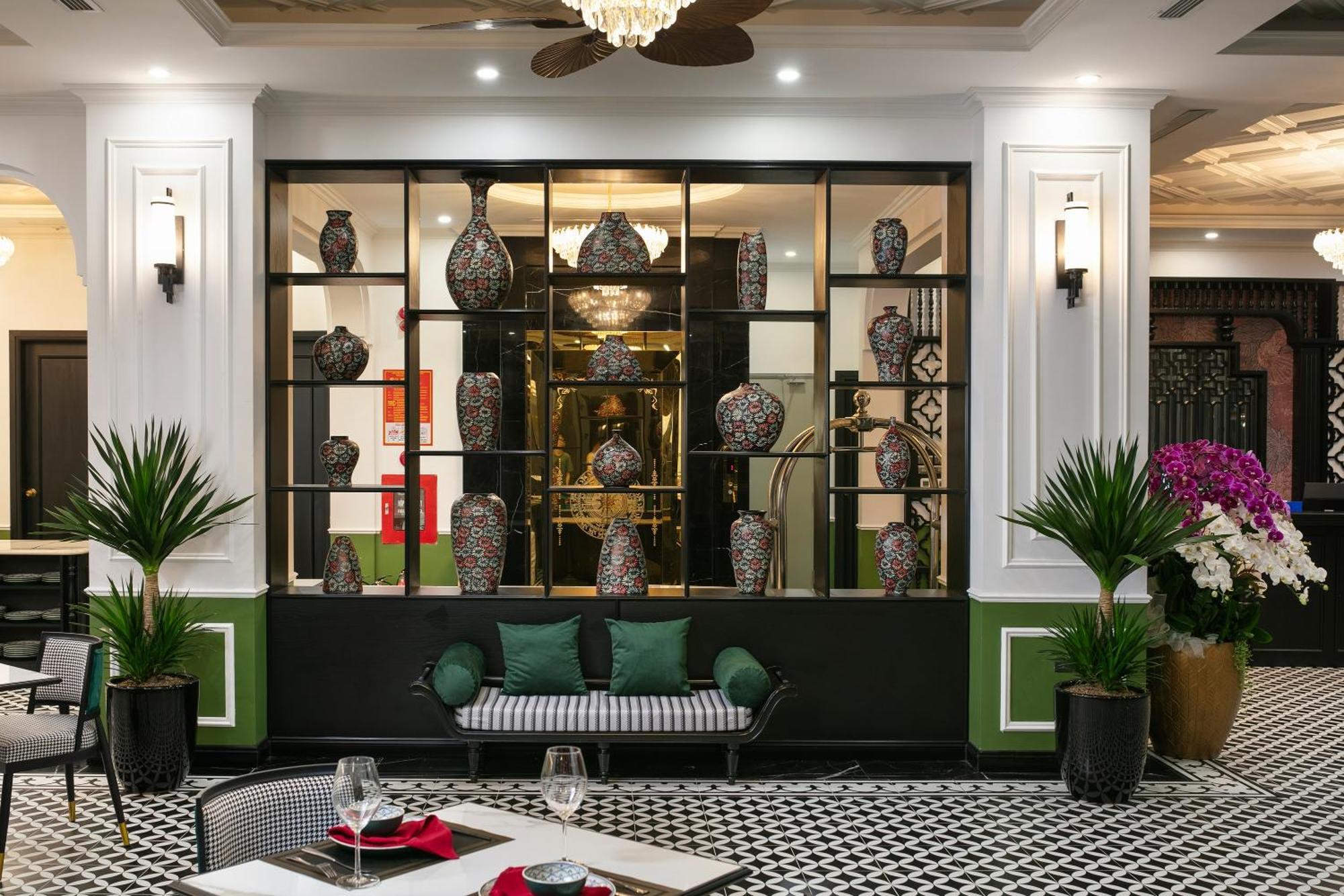 Elegant Boutique Hotel 4*