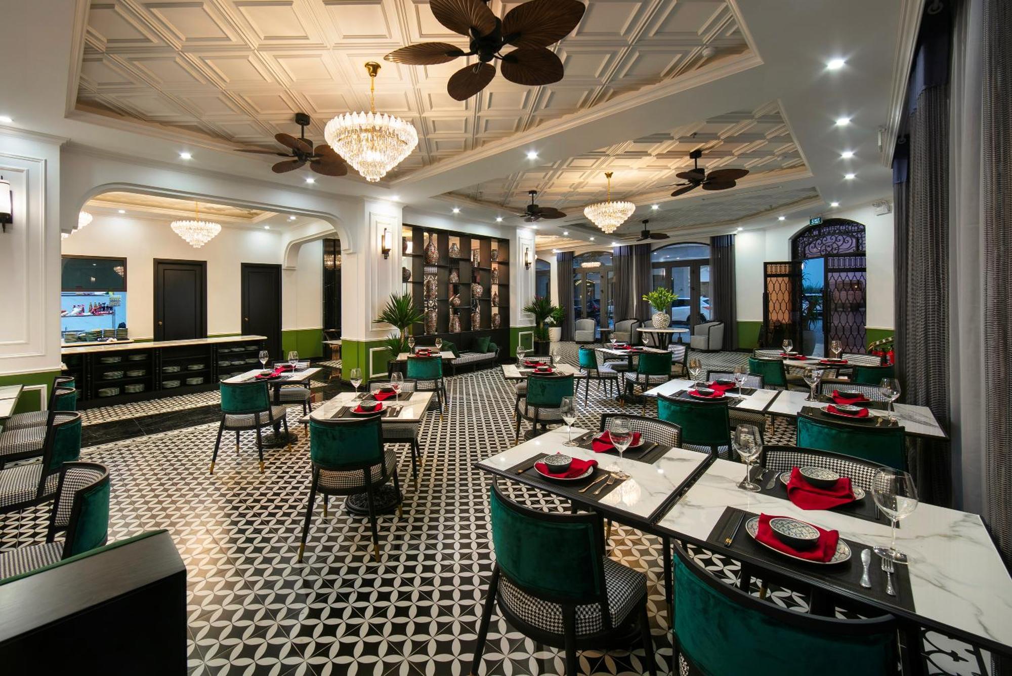 Elegant Boutique Ha Long